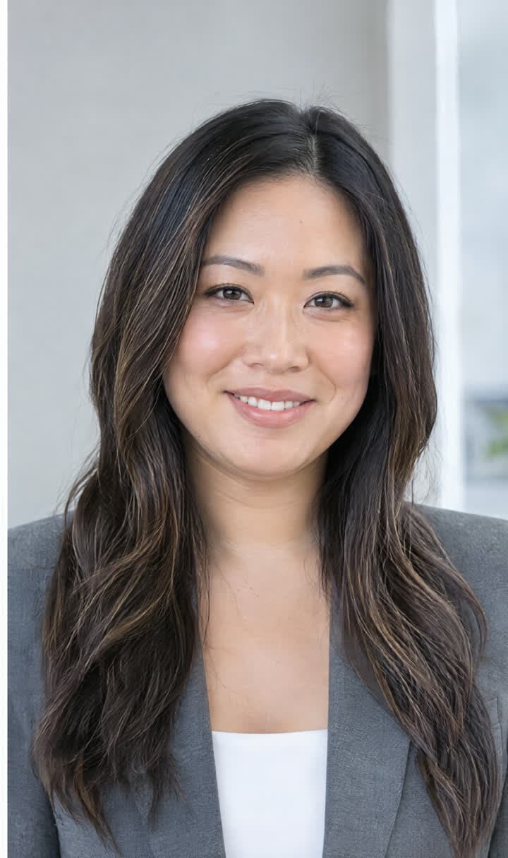 Sample host profile for Grace Chen
